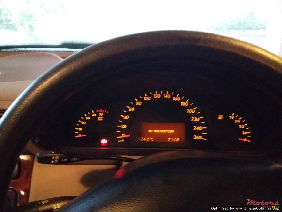 2004' Mercedes-Benz C-Class photo #5