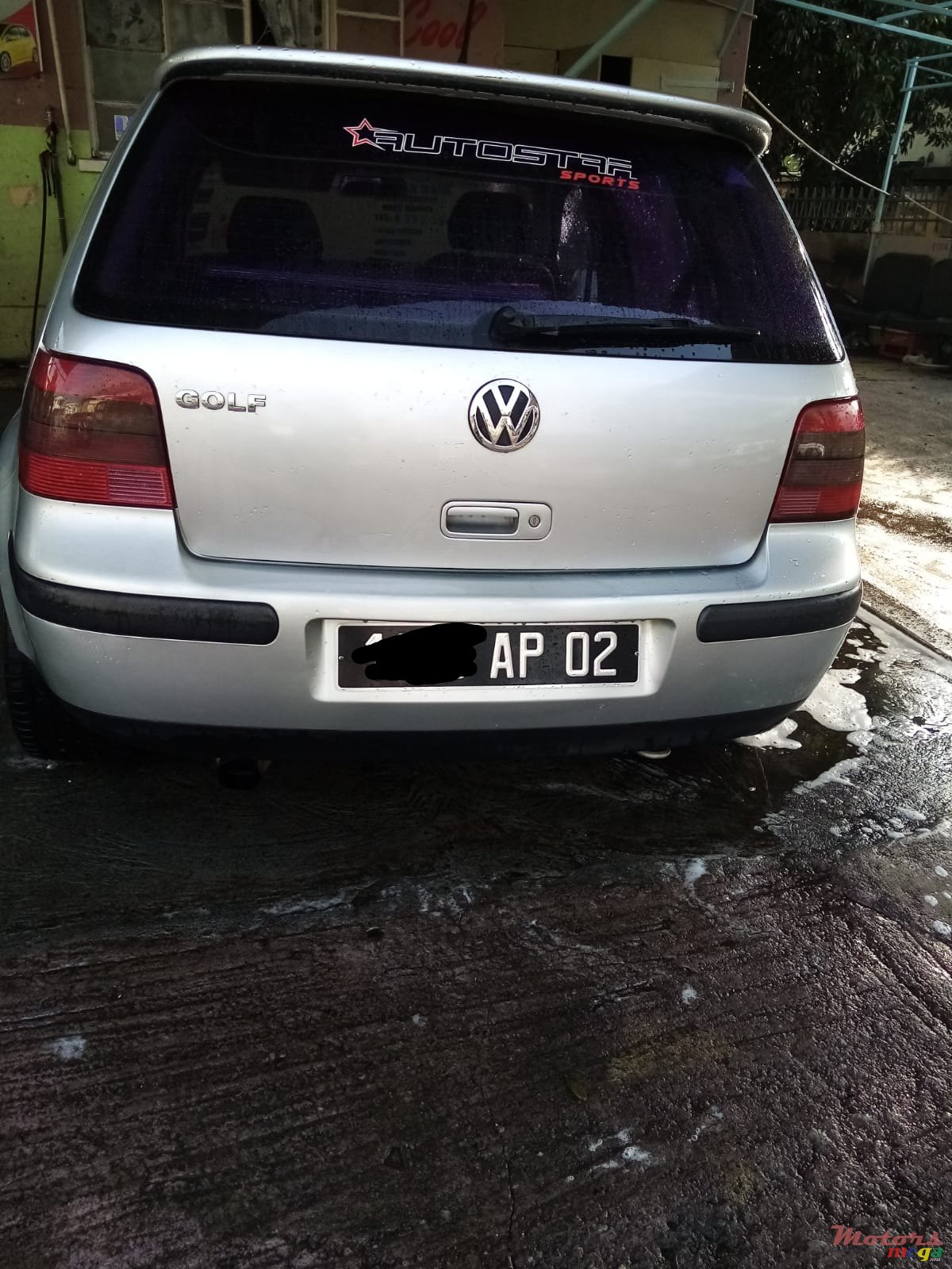 2002' Volkswagen Golf photo #2