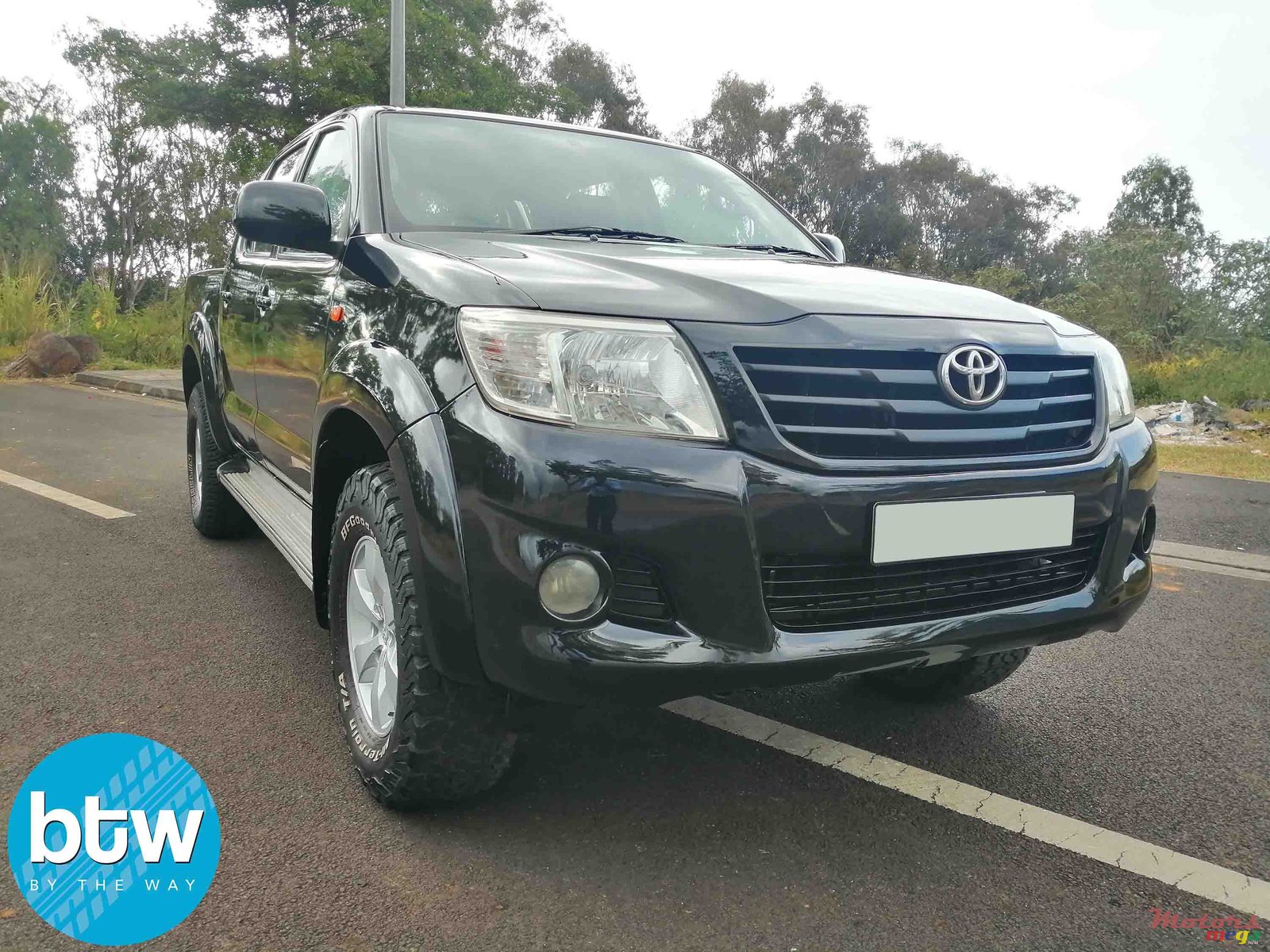 2013' Toyota Hilux 4X4 photo #1