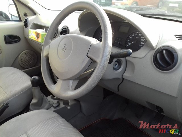 2008' Renault Logan photo #7