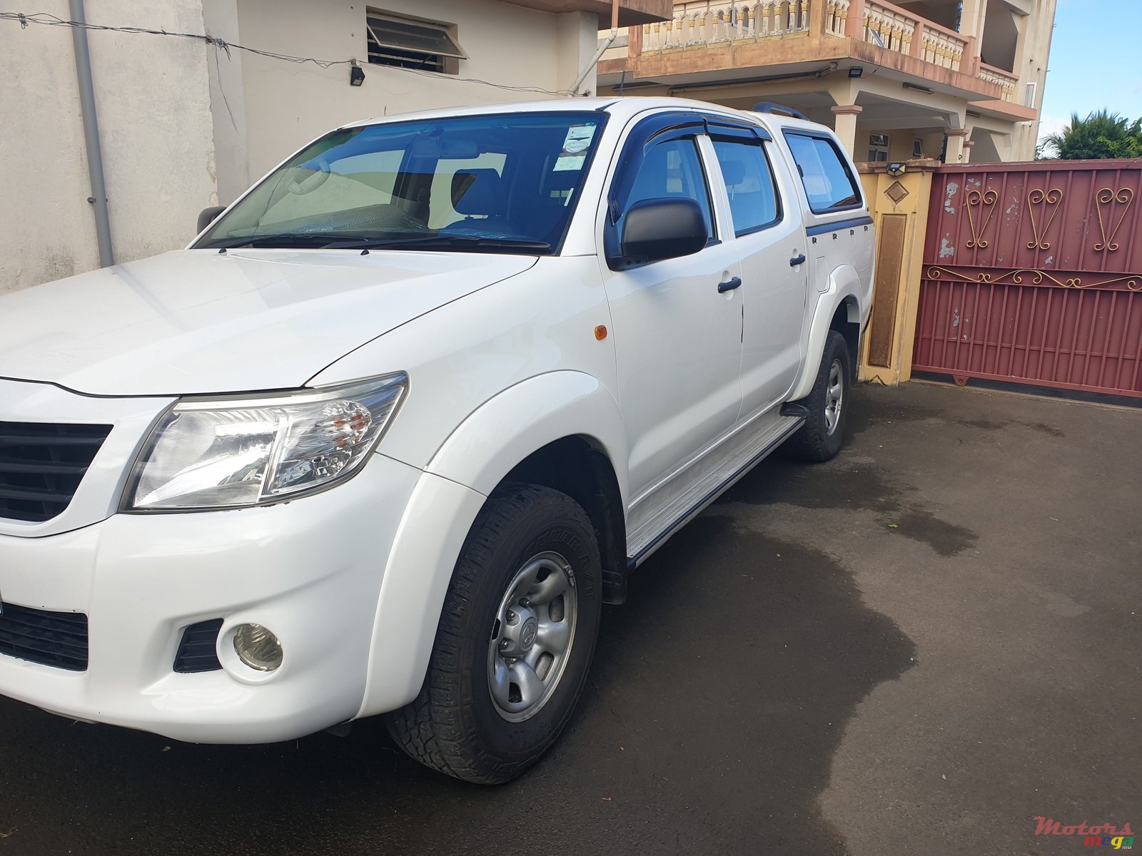 2014' Toyota Hilux photo #1