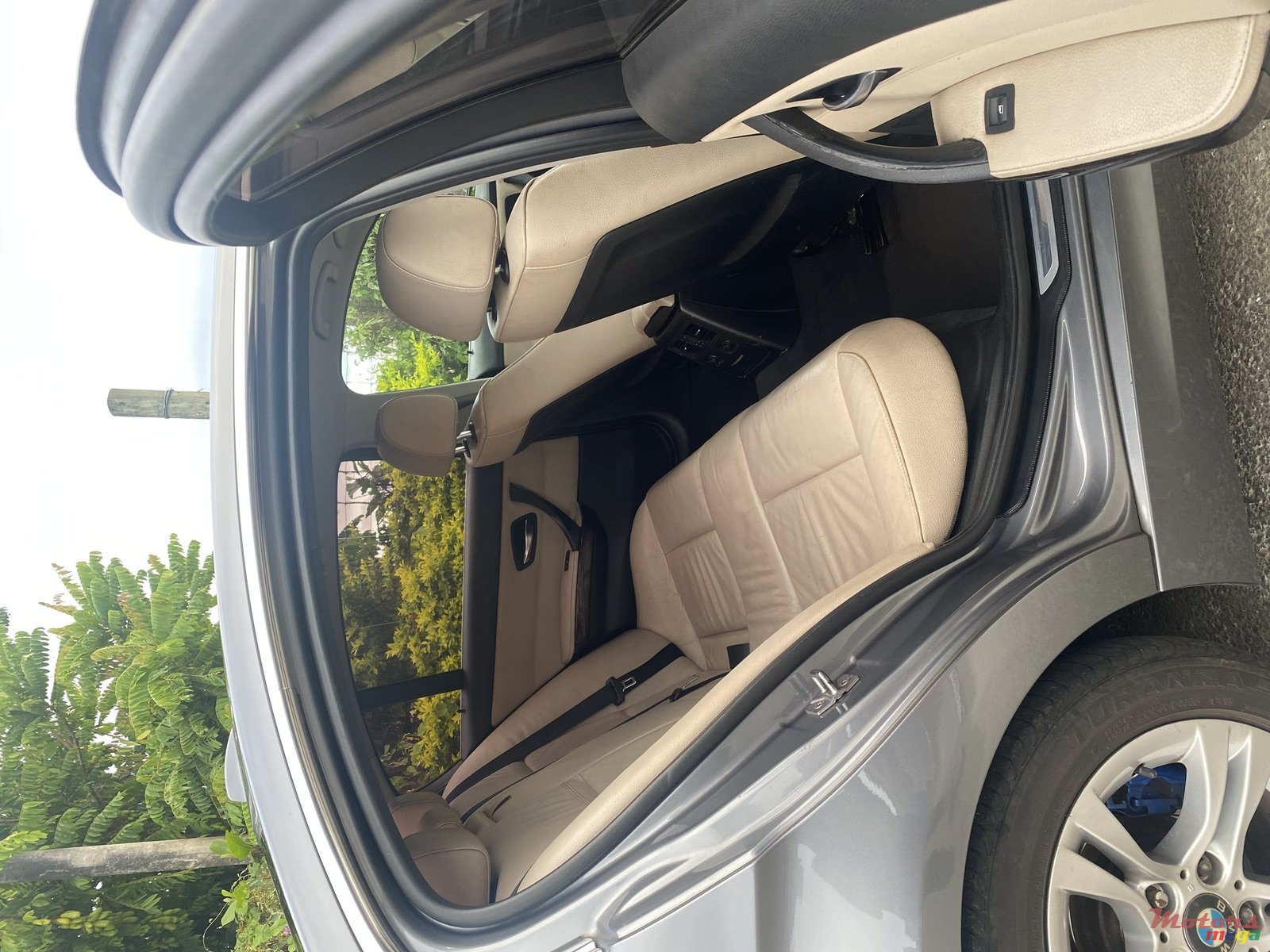 2011' BMW 320 none photo #5