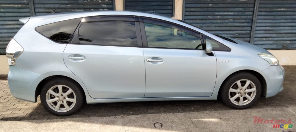 2014' Toyota Prius photo #2