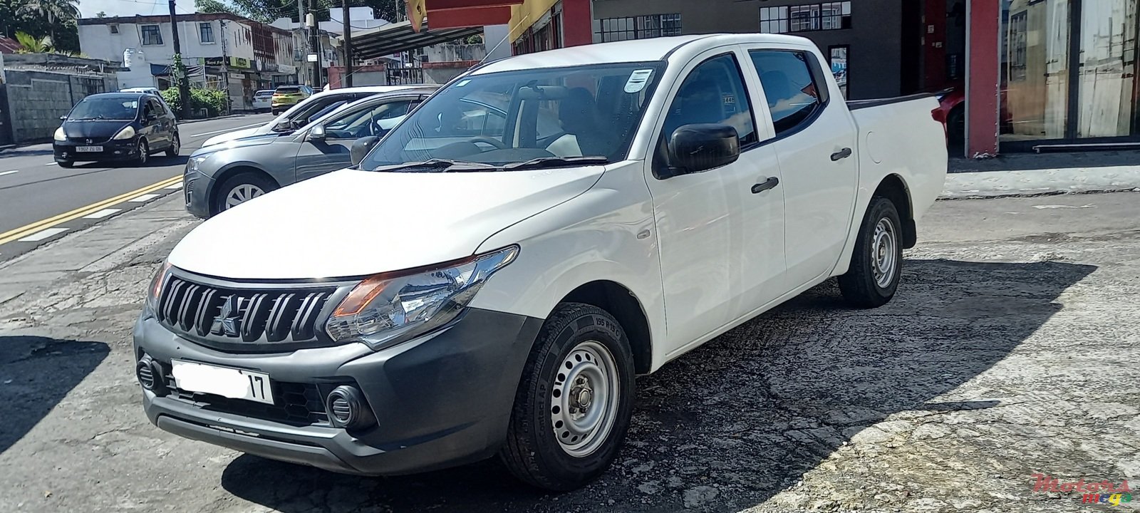 2017' Mitsubishi L 200 photo #2