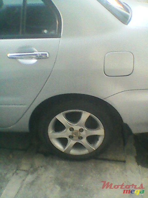 2005' Mitsubishi Lancer photo #2