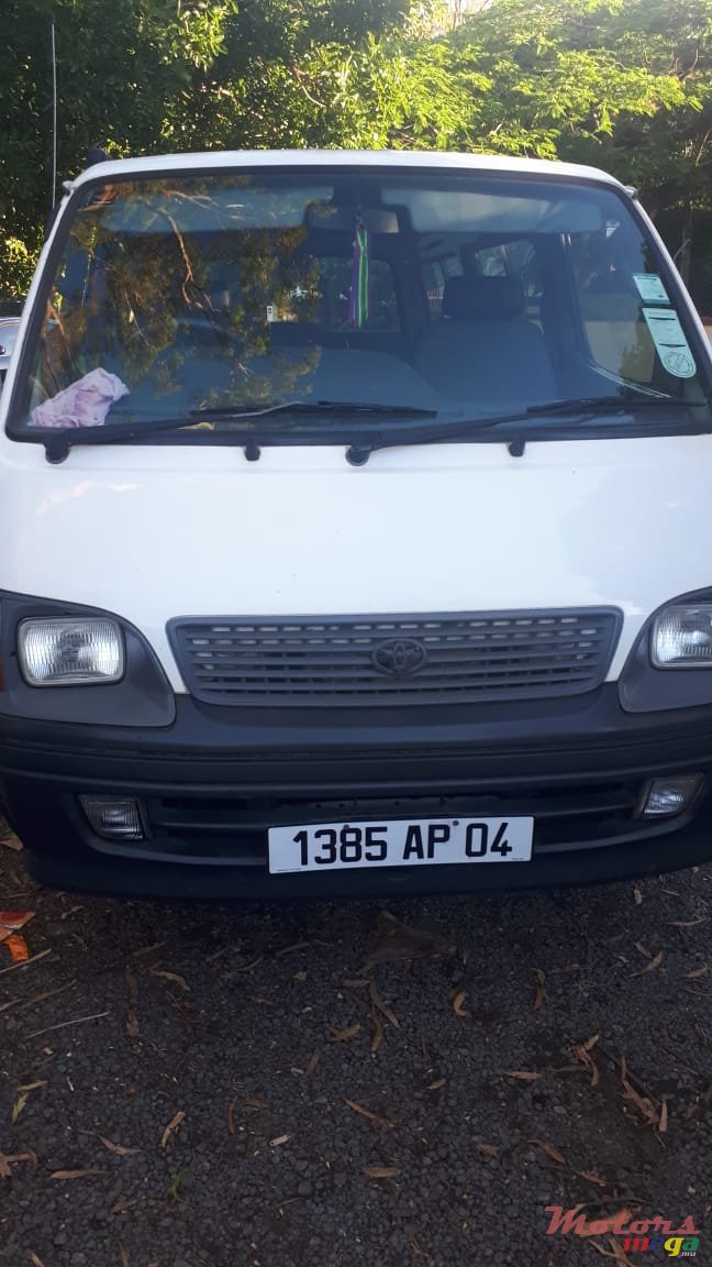 2004' Toyota photo #1