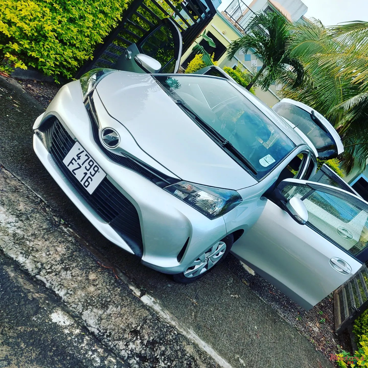 2016' Toyota Vitz Dorigine photo #2