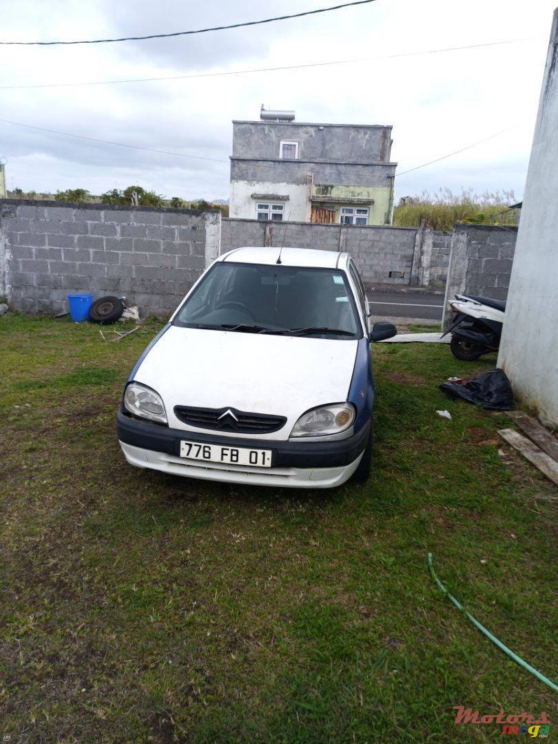 2001' Citroen Saxo photo #1