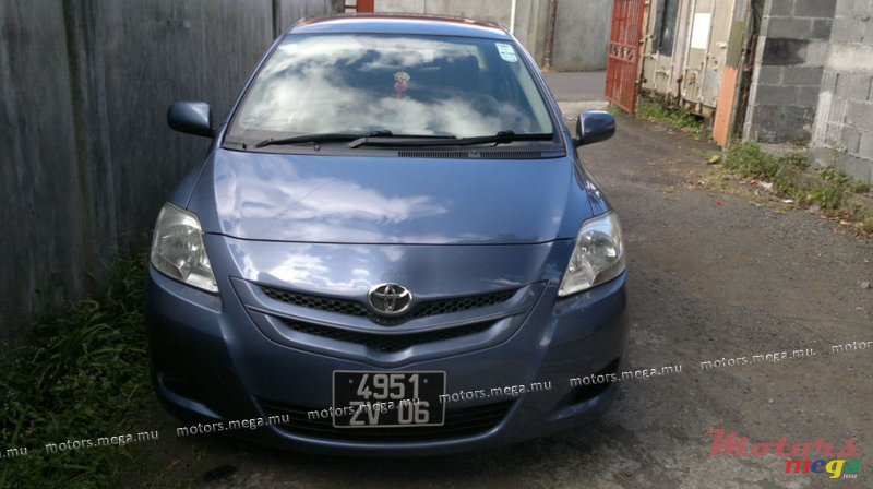 2006' Toyota Belta photo #2