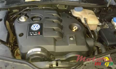 2003' Volkswagen Passat 1.9 TDI turbo photo #2