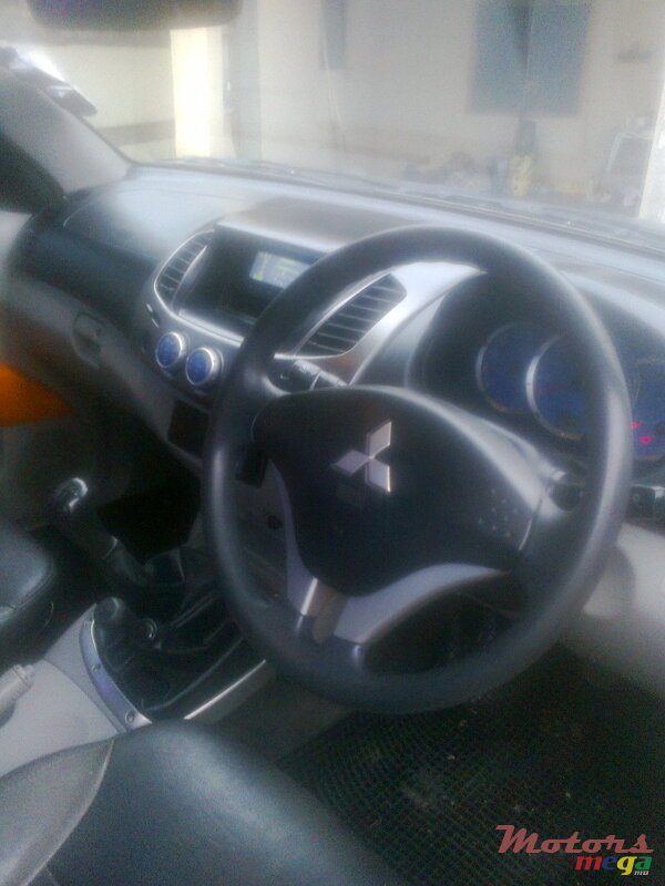 2009' Mitsubishi L 200 SPORTERO 4x4 turbo photo #5