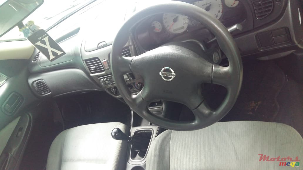 2006' Nissan Sunny photo #3