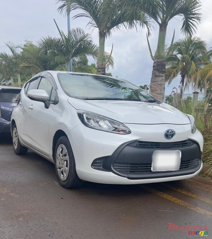 2022' Toyota Aqua photo #1