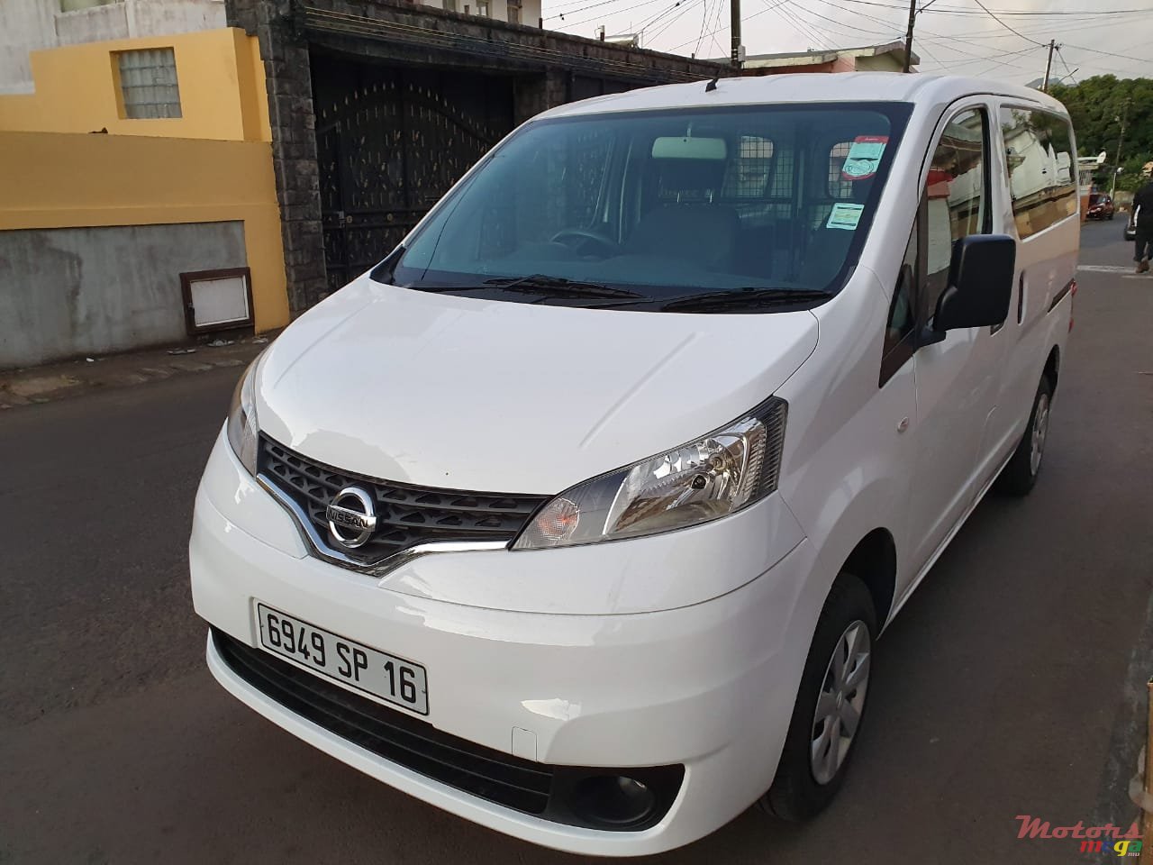 2016' Nissan NV photo #3