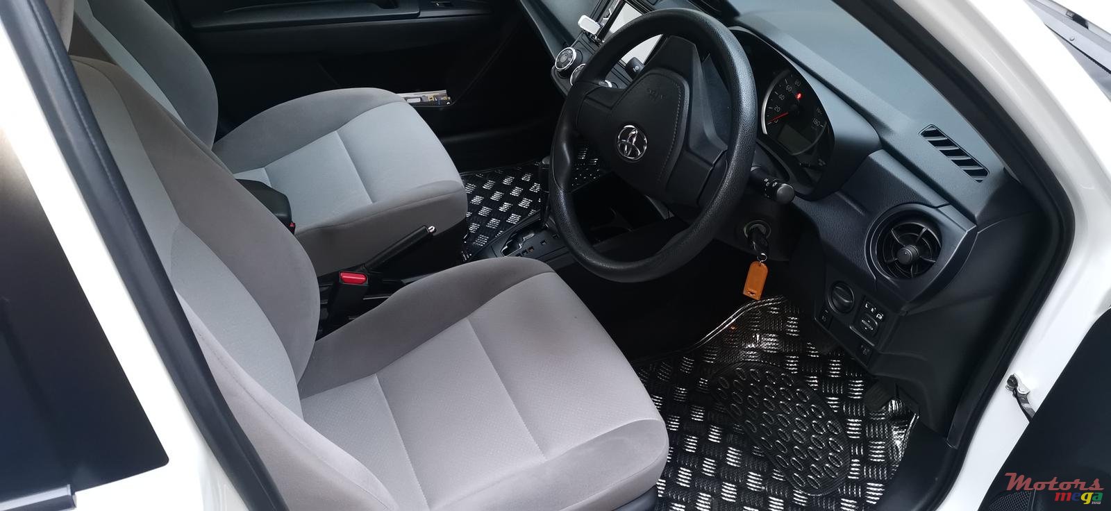 2016' Toyota Axio photo #3