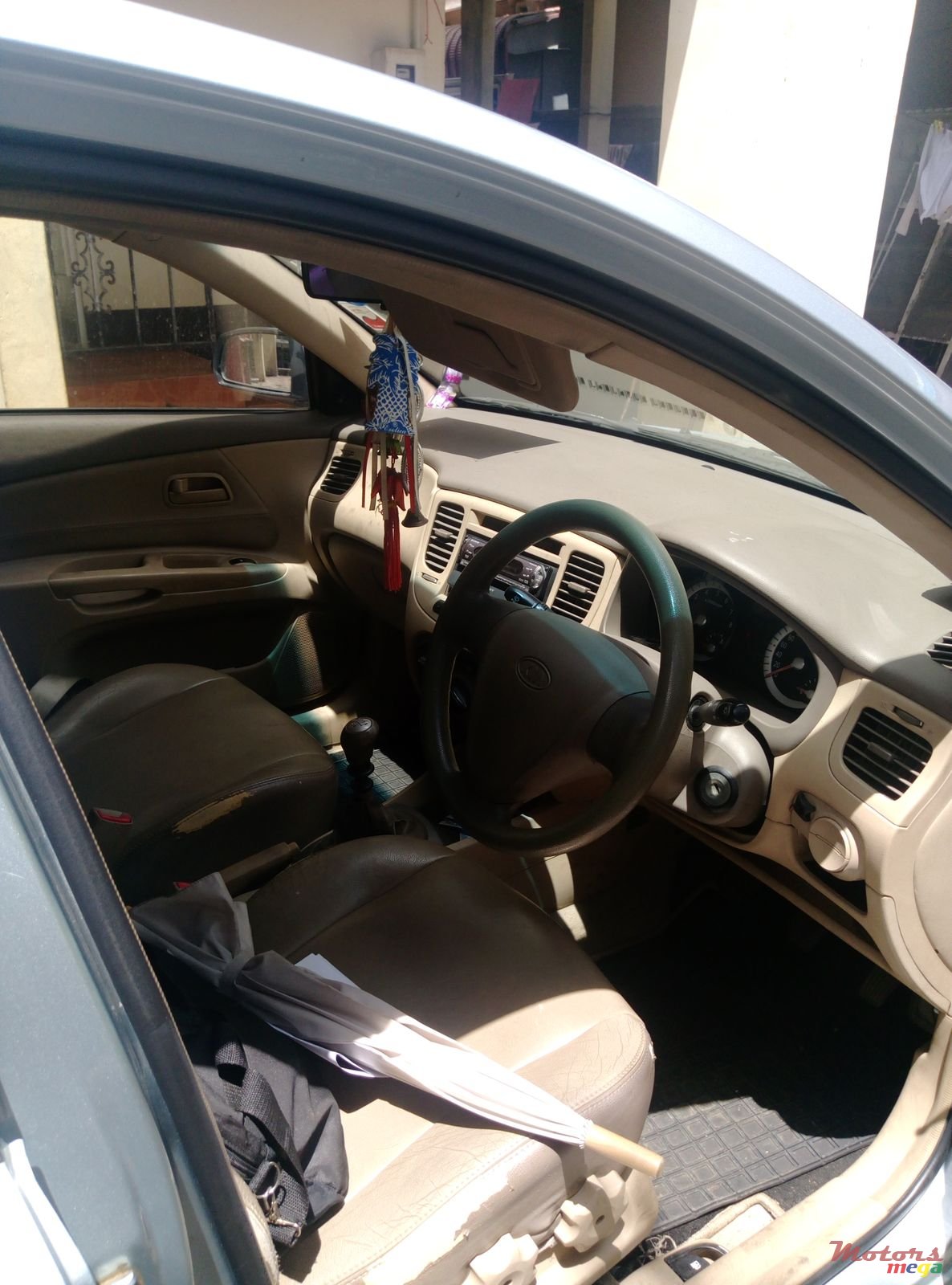 2005' Kia Rio photo #1