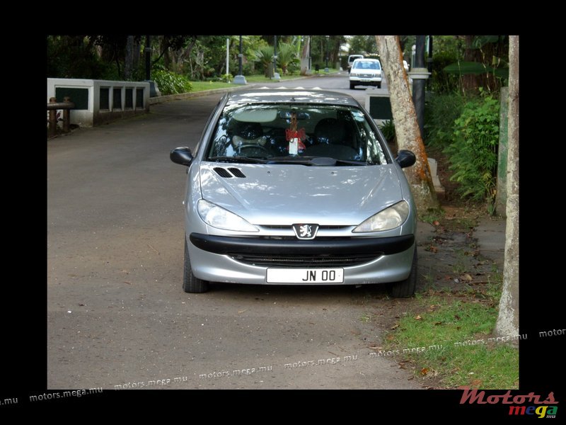 2000' Peugeot photo #1