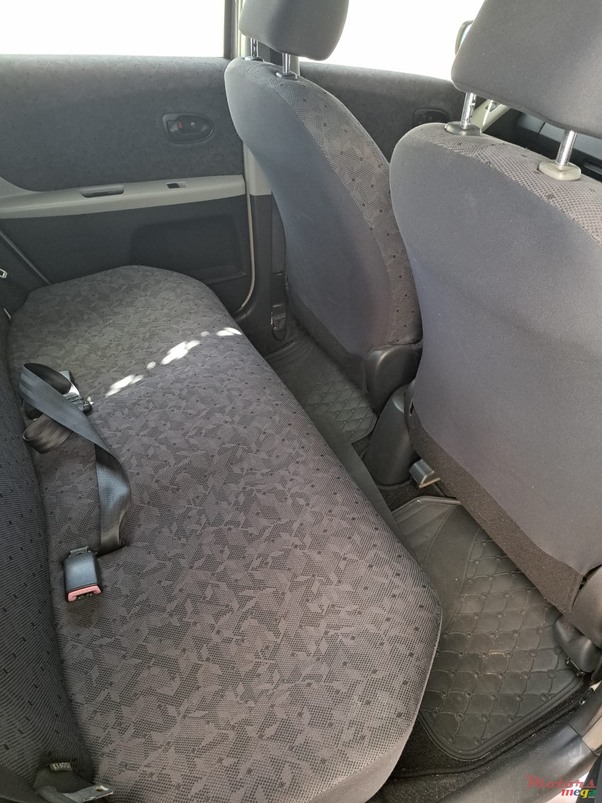 2010' Toyota Vitz photo #4