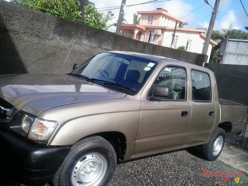 2002' Toyota Hilux 2*4 photo #1