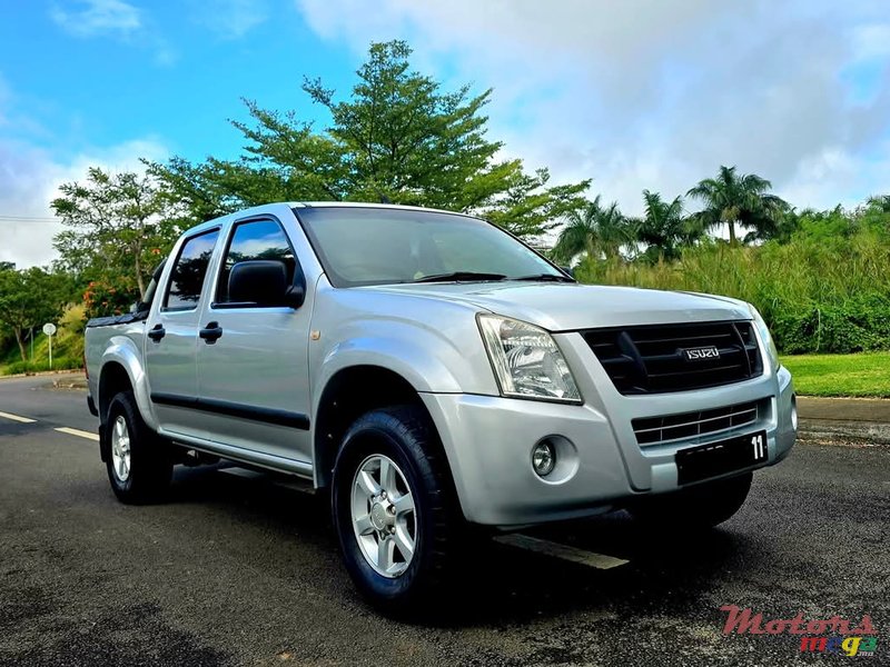 2011' Isuzu Pick up KB 250 Turbo photo #2