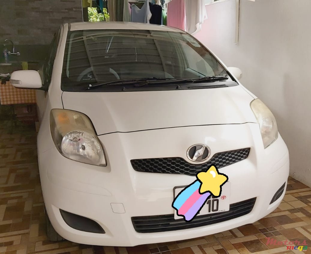 2010' Toyota Vitz photo #4