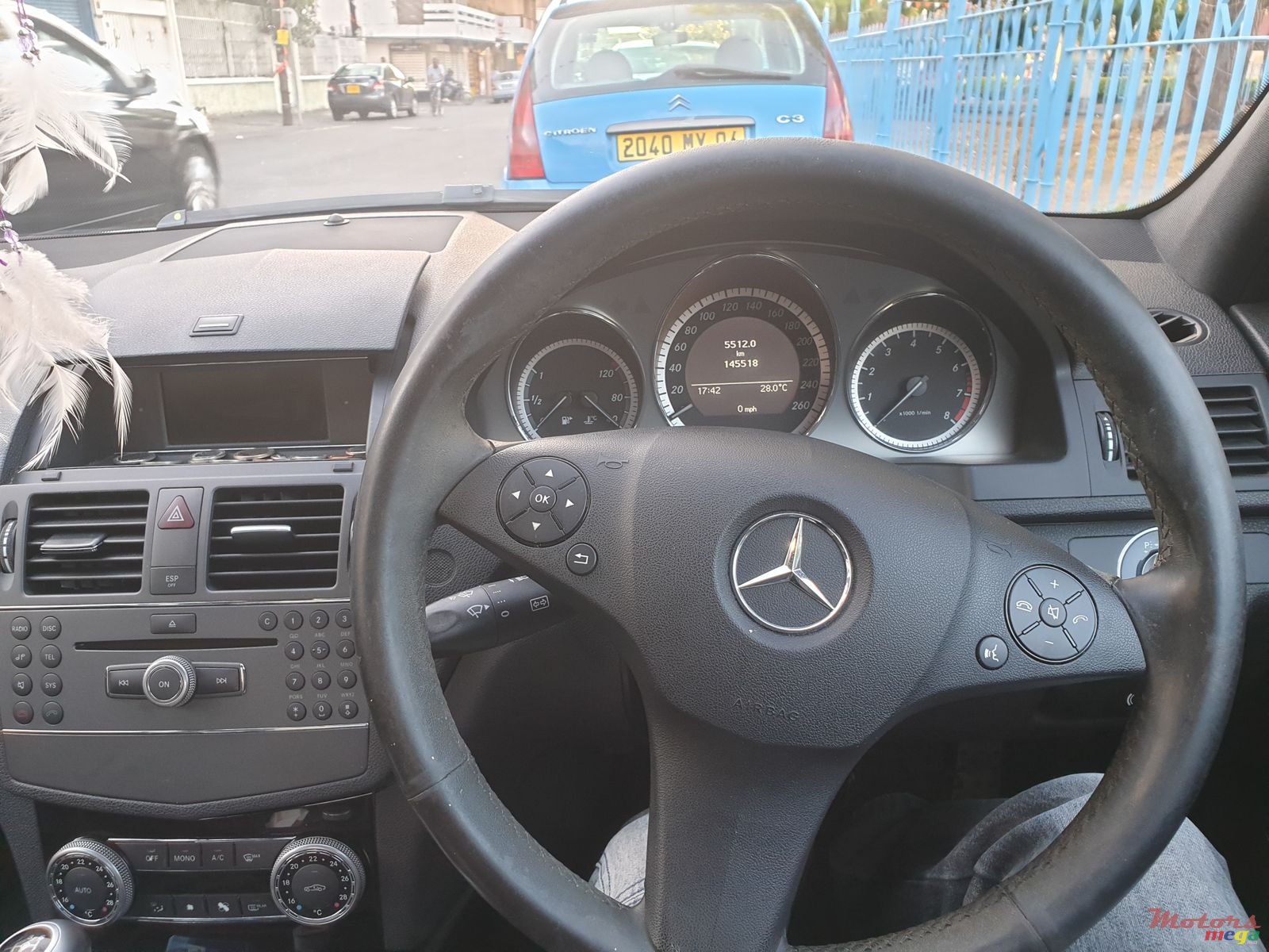 2010' Mercedes-Benz C-Class photo #2