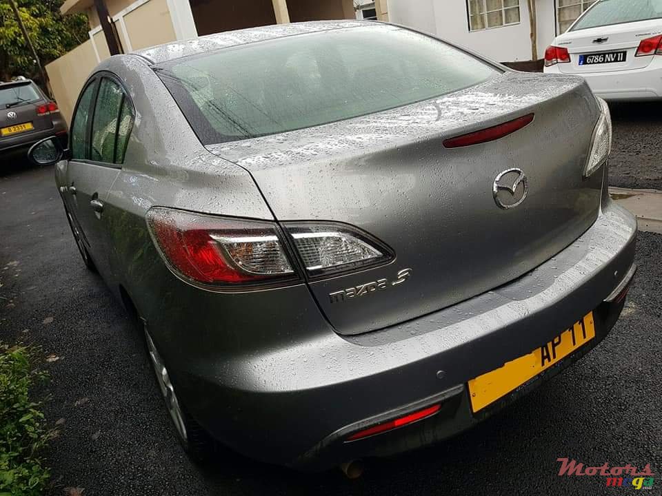 2011' Mazda 3 Japan photo #3