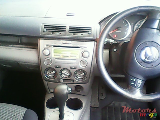 2004' Mazda 2 photo #3