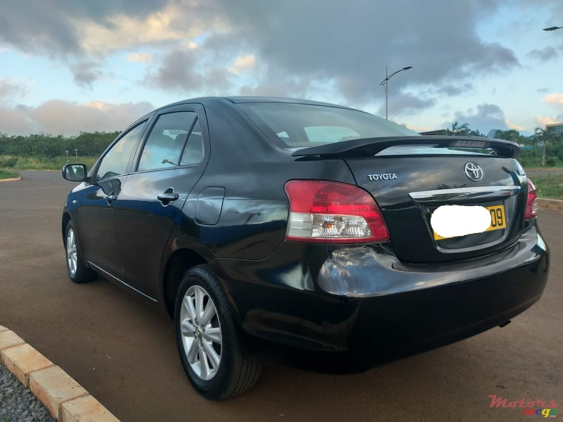 2009' Toyota Yaris photo #6