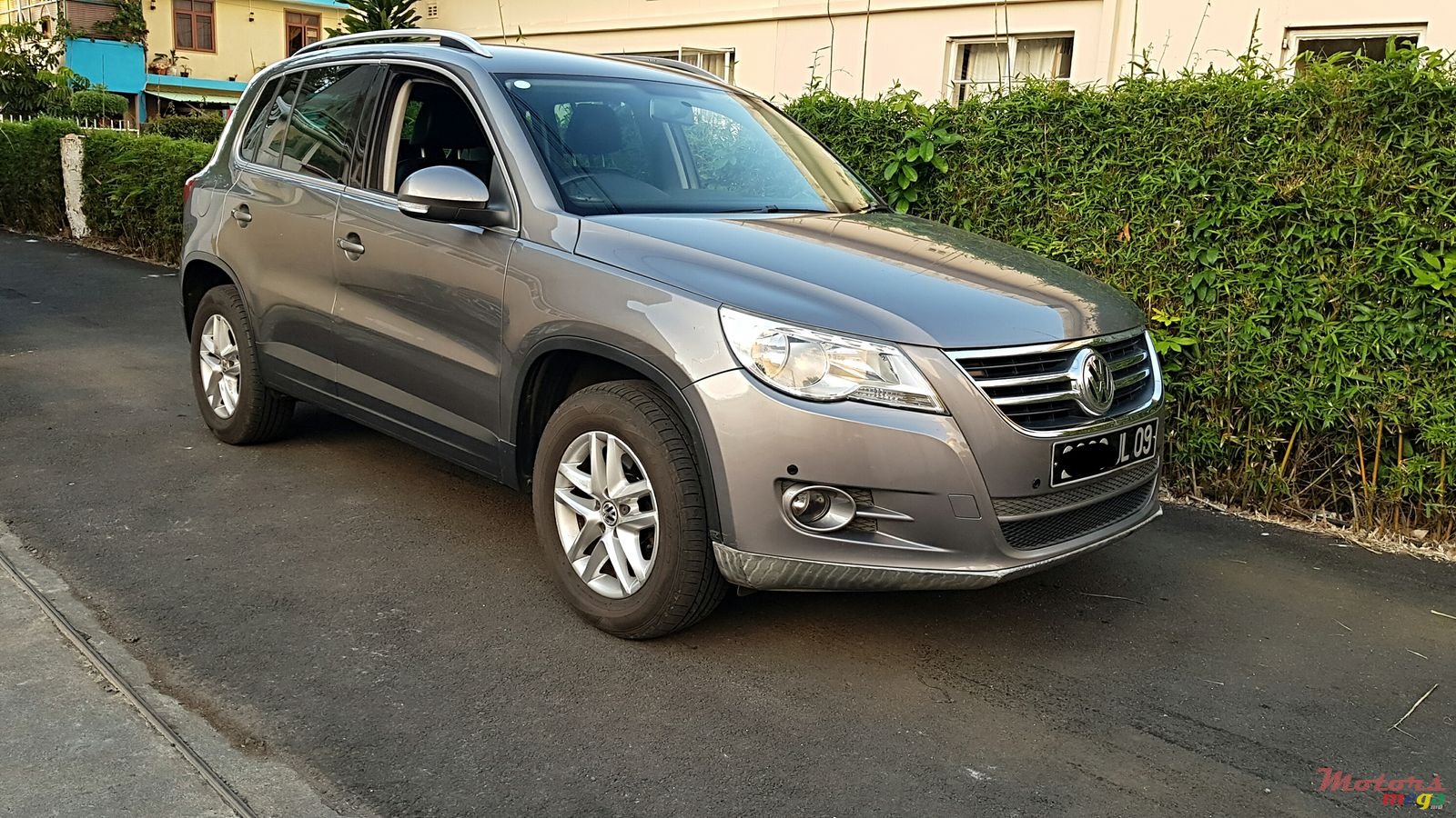 2009' Volkswagen Tiguan automatic photo #1