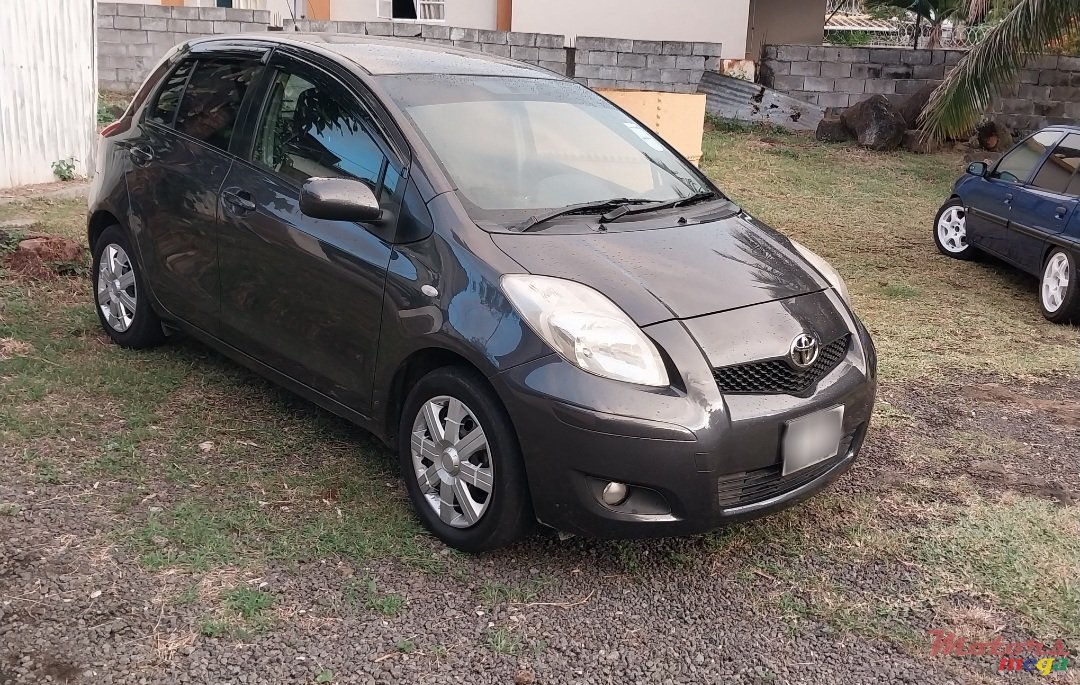 2010' Toyota Vitz Yaris local. Vitz model photo #2