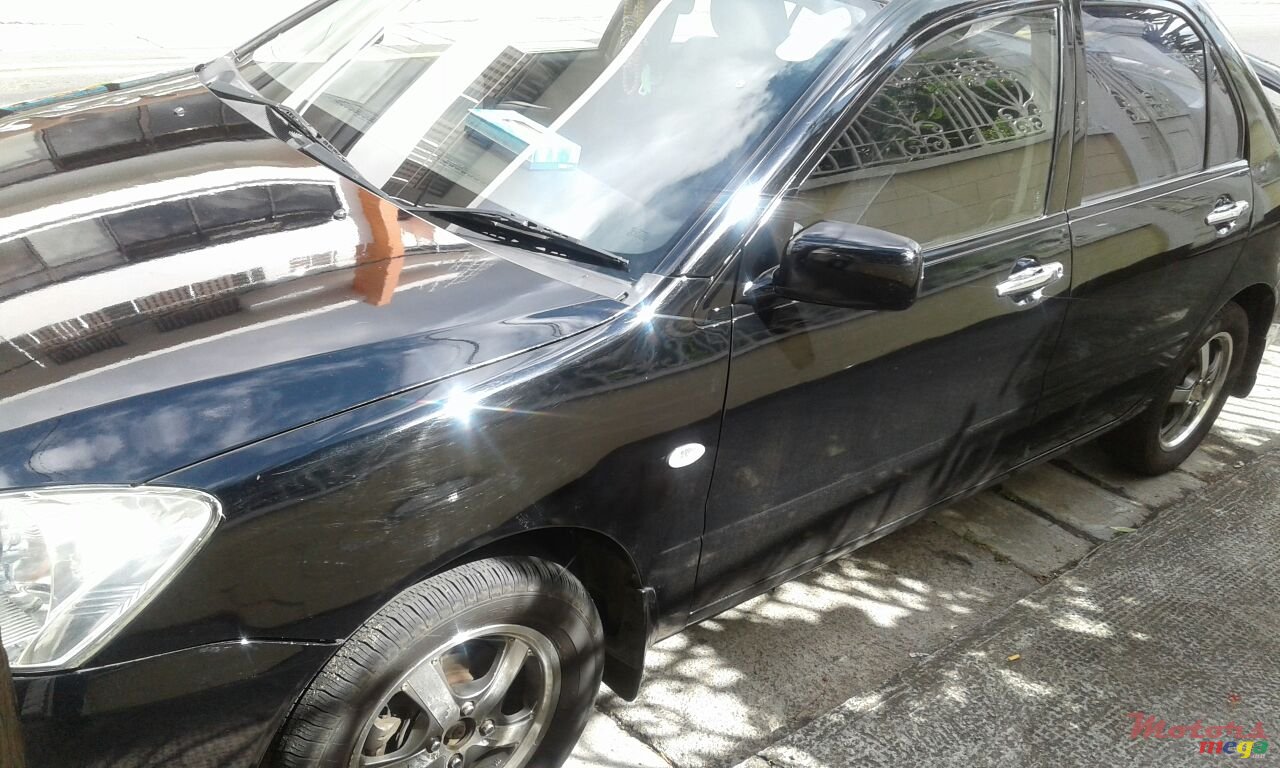 2005' Mitsubishi Lancer photo #2