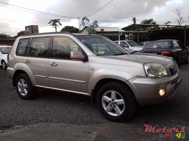 2006' Nissan X-Trail SUV photo #3