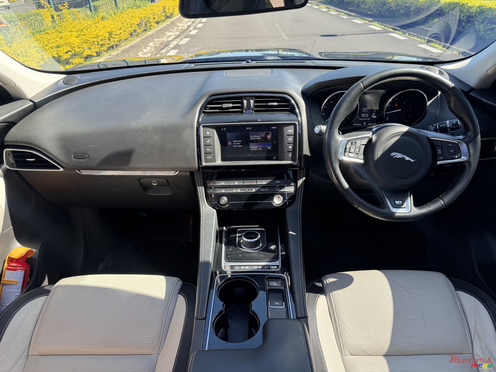 2018' Jaguar F-Pace photo #5