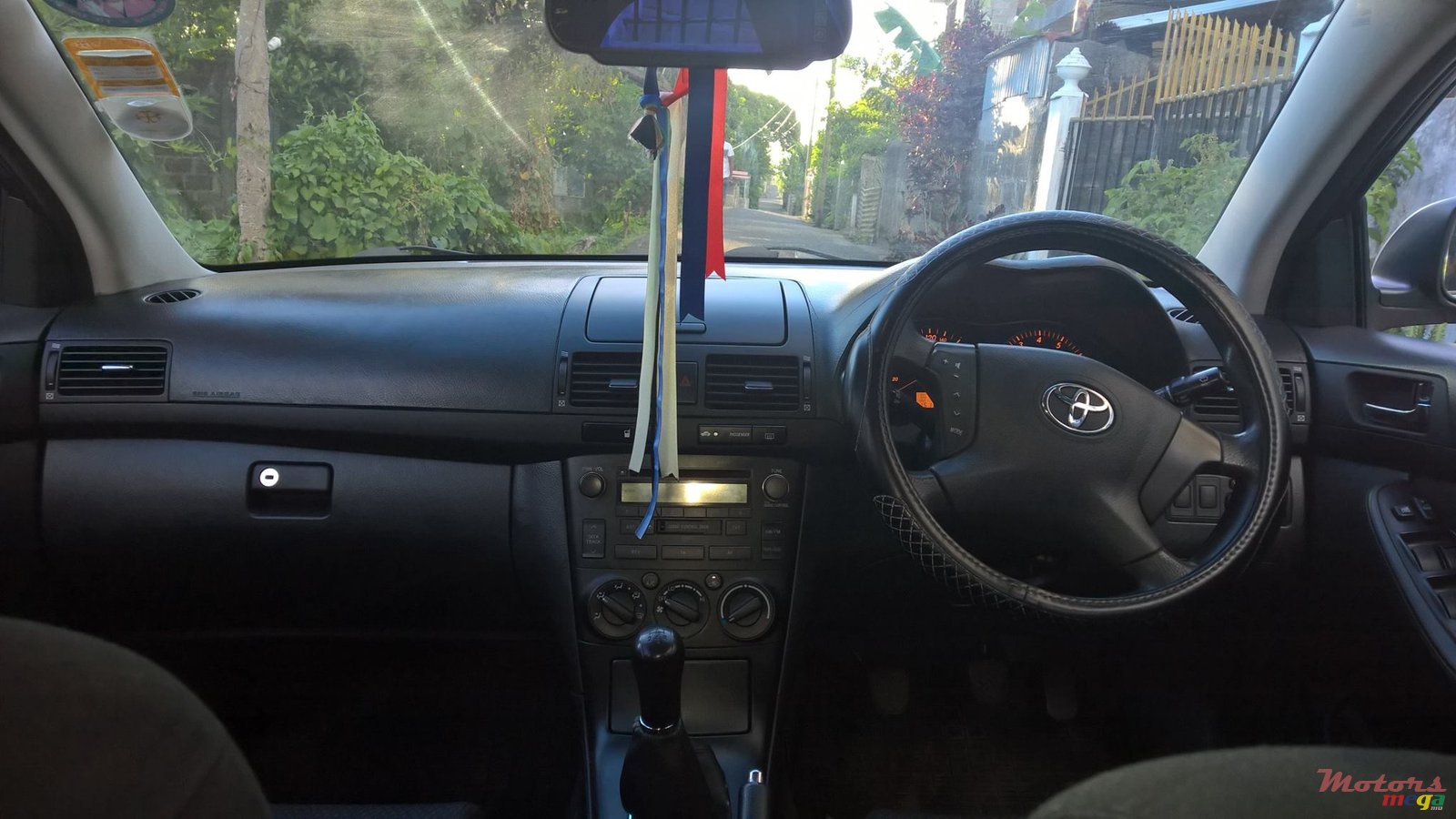 2005' Toyota Avensis photo #4