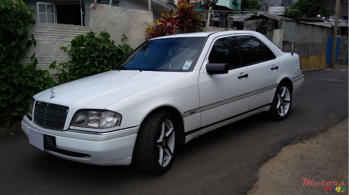 1995' Mercedes-Benz C 200 photo #1