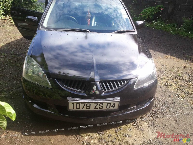 2004' Mitsubishi photo #1