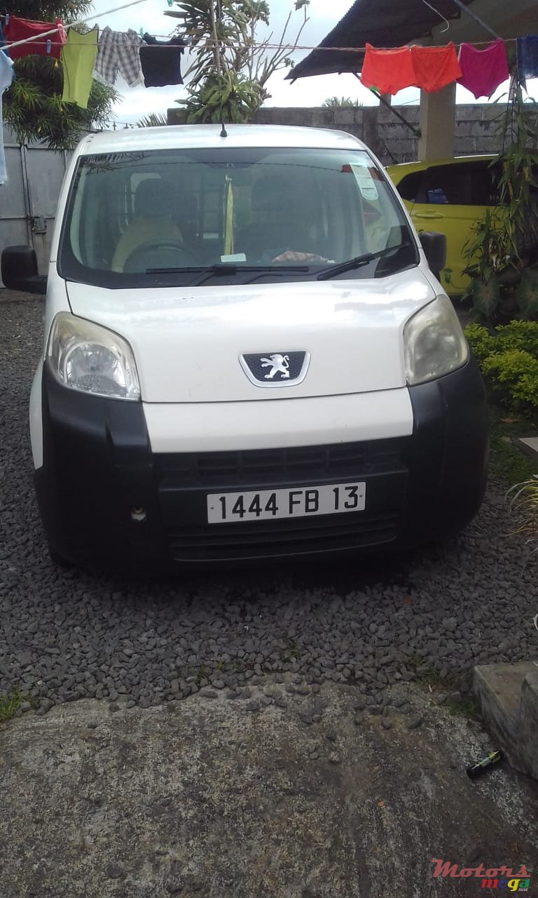 2013' Peugeot Partner photo #2