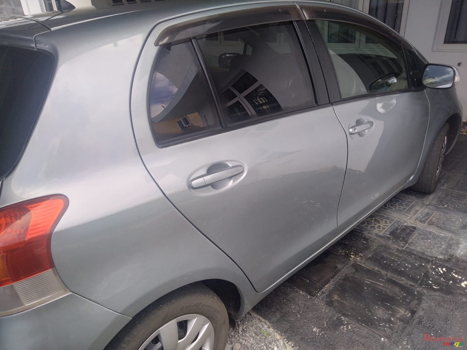 2008' Toyota Vitz photo #5