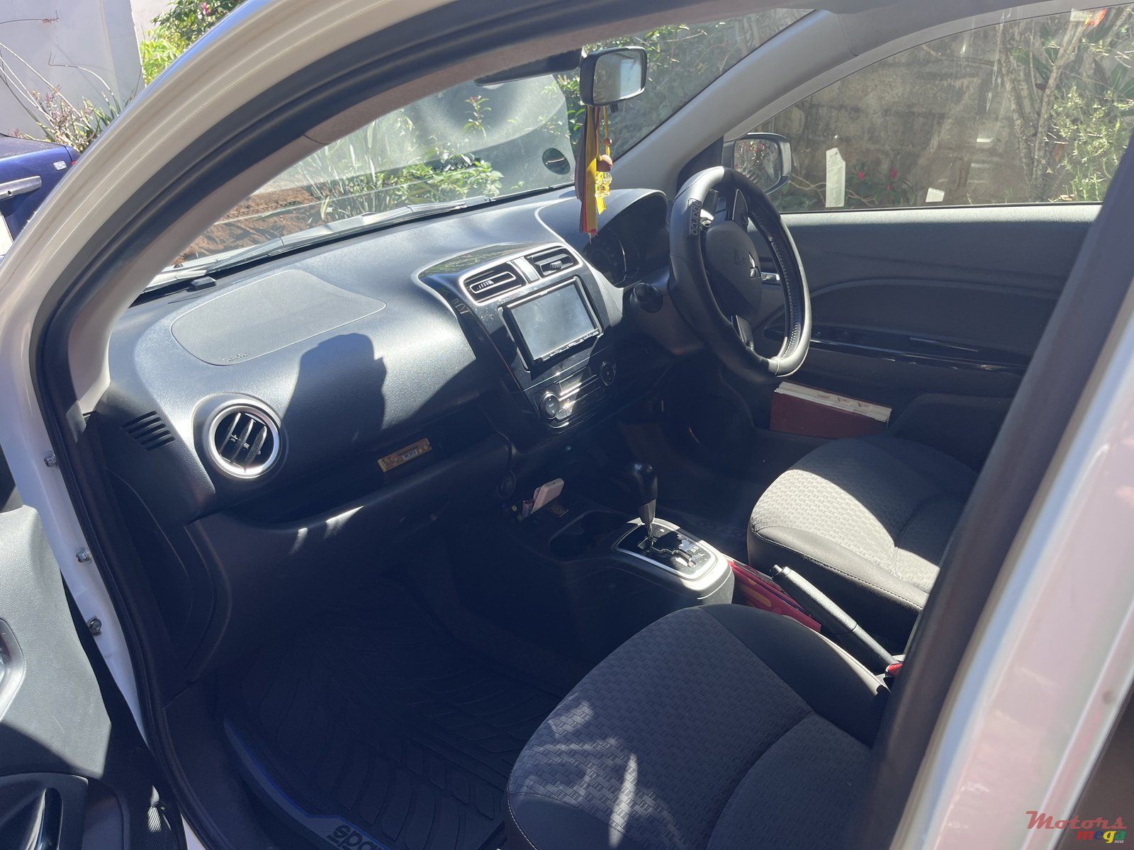 2019' Mitsubishi Mirage photo #3