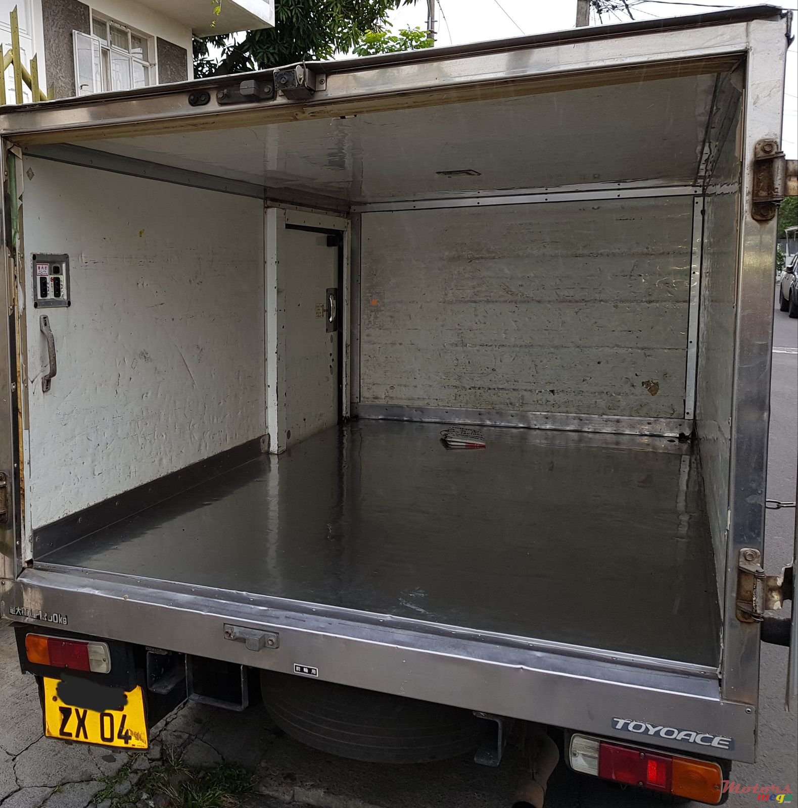 2004' Toyota Toyoace photo #2