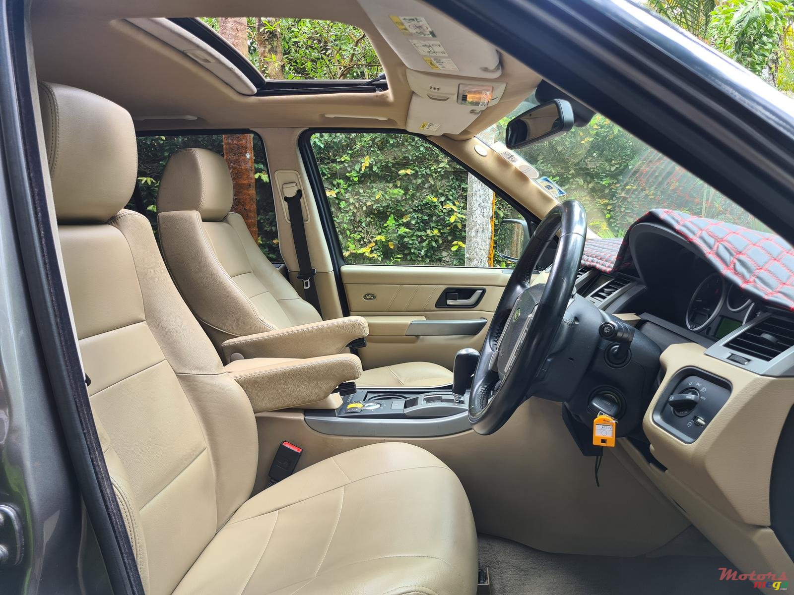 2009' Land Rover Range Rover Sport Sunroof photo #6