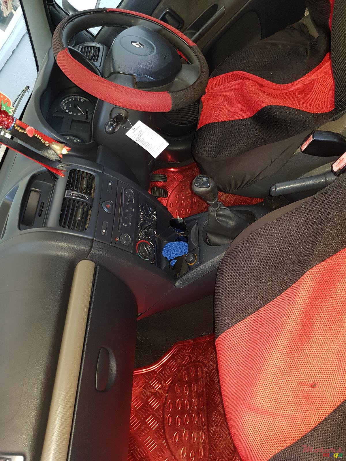 2005' Renault Clio photo #2