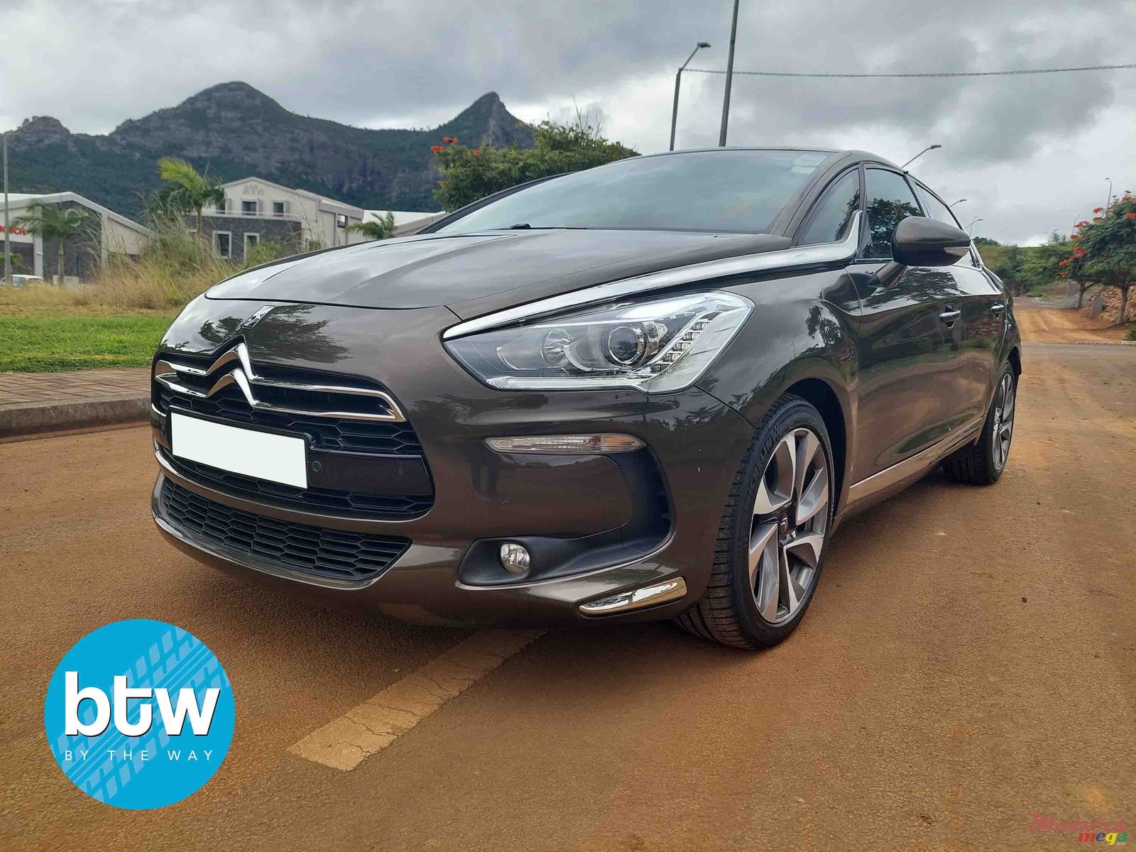 2013' Citroen DS5 photo #2