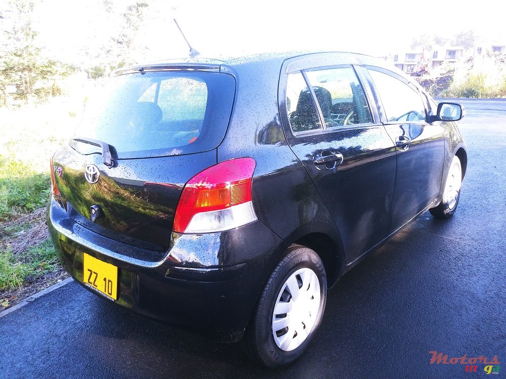2010' Toyota Vitz photo #3