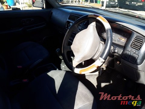 2007' Mitsubishi 4X2 L200 photo #7