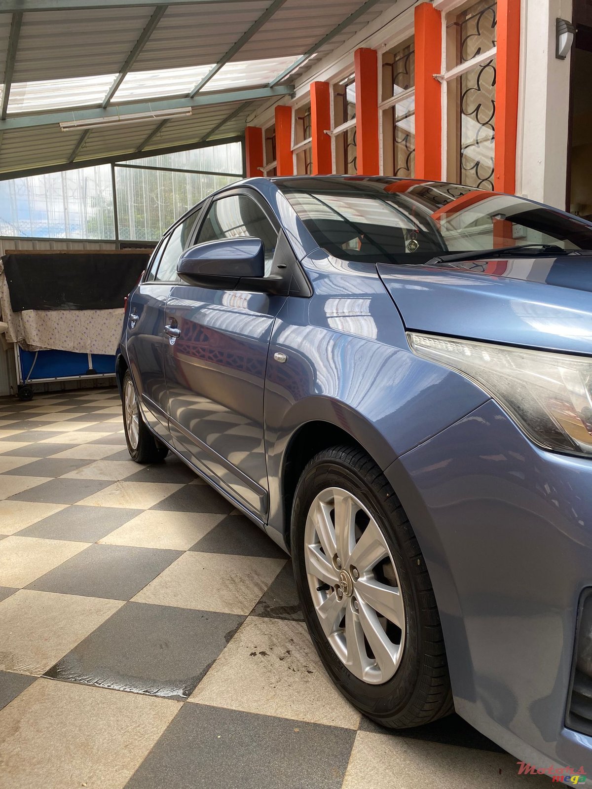 2014' Toyota Yaris photo #2