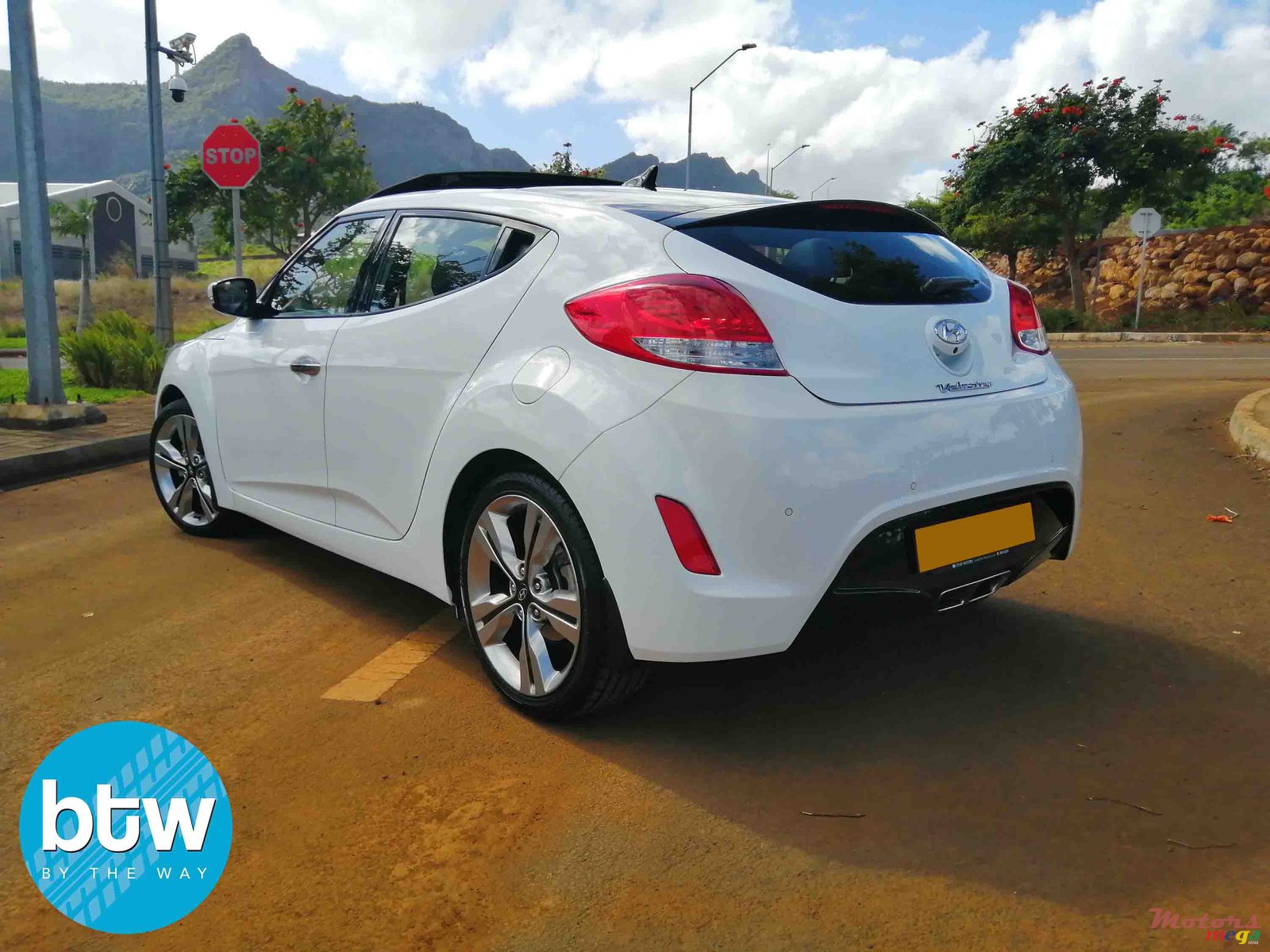 2017' Hyundai Veloster photo #3