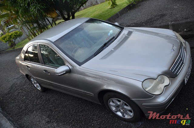 2003' Mercedes-Benz 220 photo #5