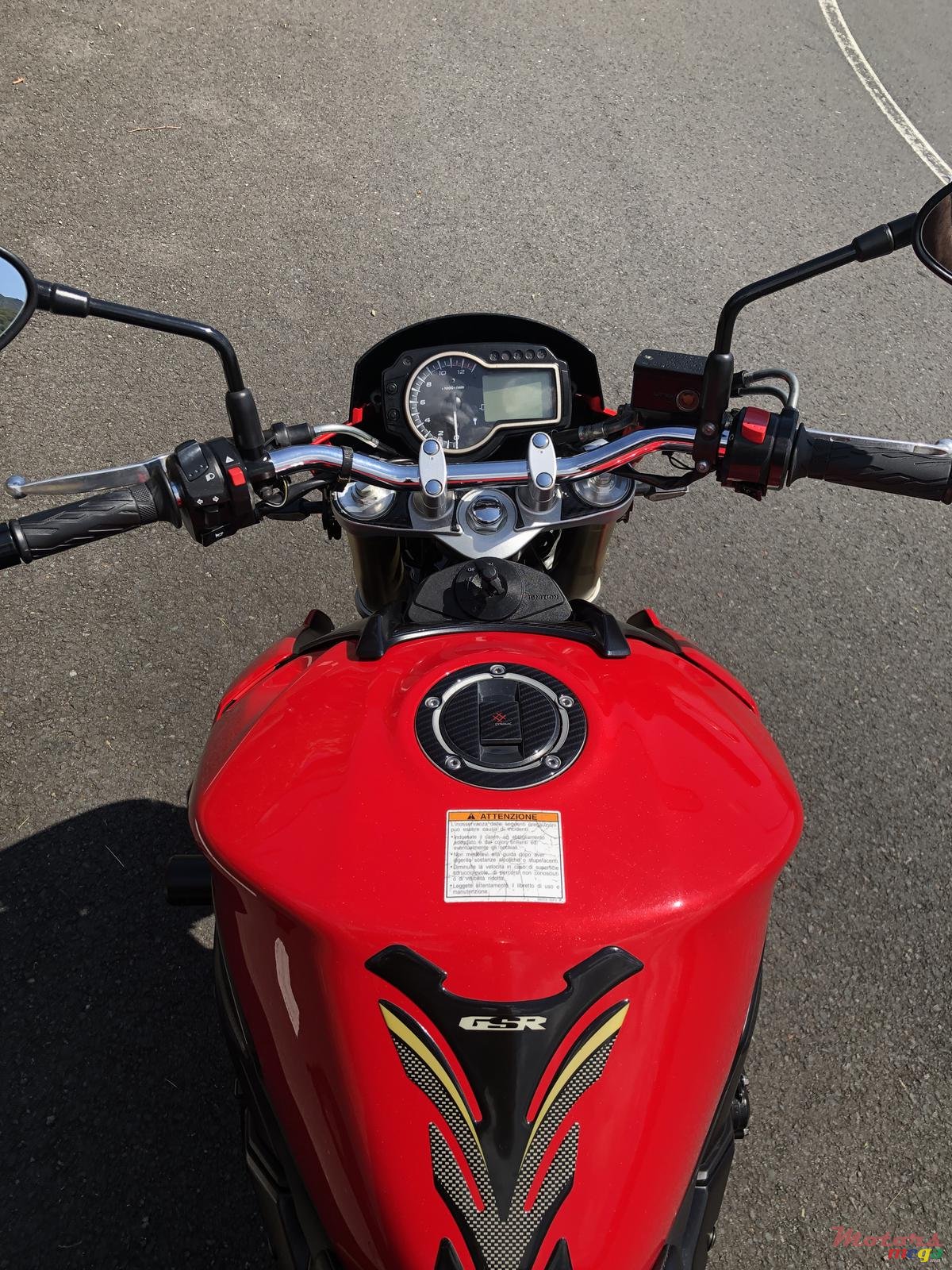 2011' Suzuki photo #4